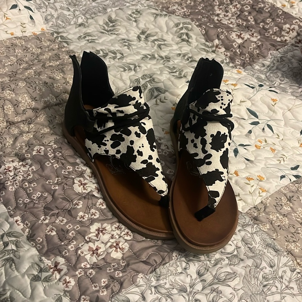 Myra sandals